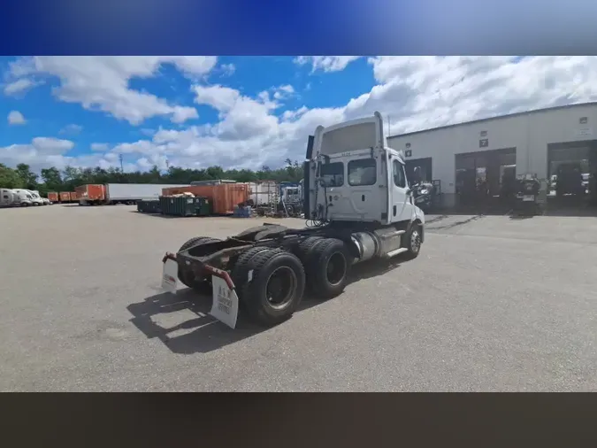 2019 Freightliner Cascadia 126