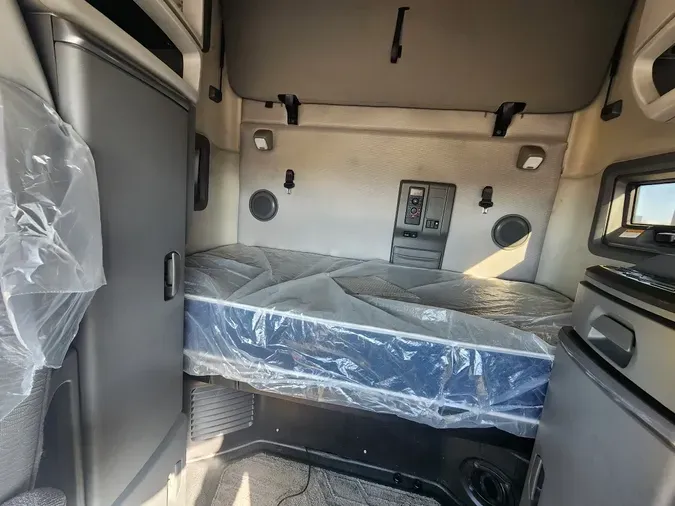 2021 VOLVO VNL64T760bbe66bdc44796fdc79fe9f72ac62f8eb