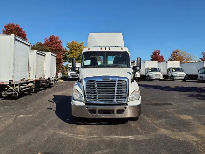 2016 FREIGHTLINER/MERCEDES CASCADIA 125