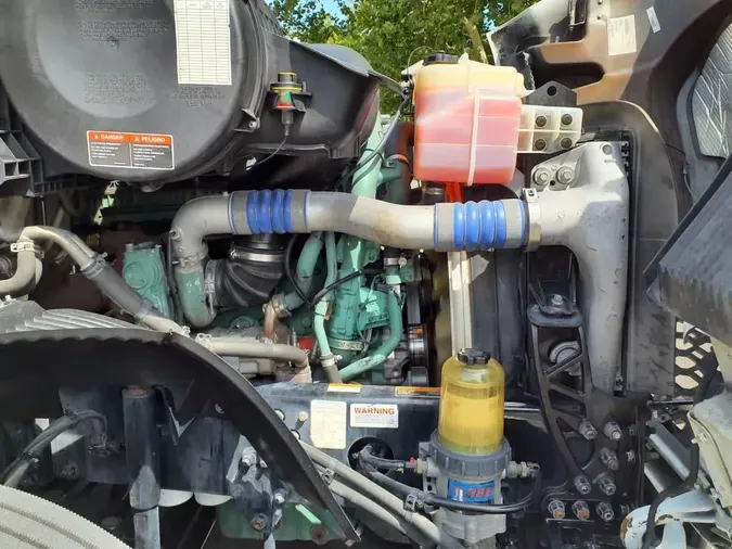 2020 VOLVO VNR64T-640