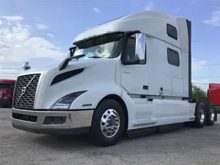 2020 VOLVO VNL860