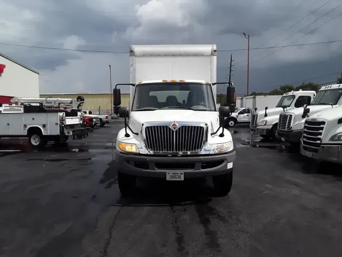 2018 NAVISTAR INTERNATIONAL 4300LP (4X2)