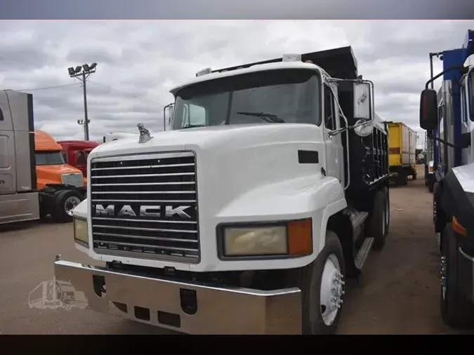 1996 MACK CH613