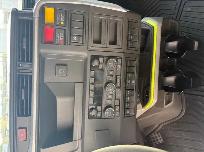 2026 VOLVO TRUCK VNL64TV04