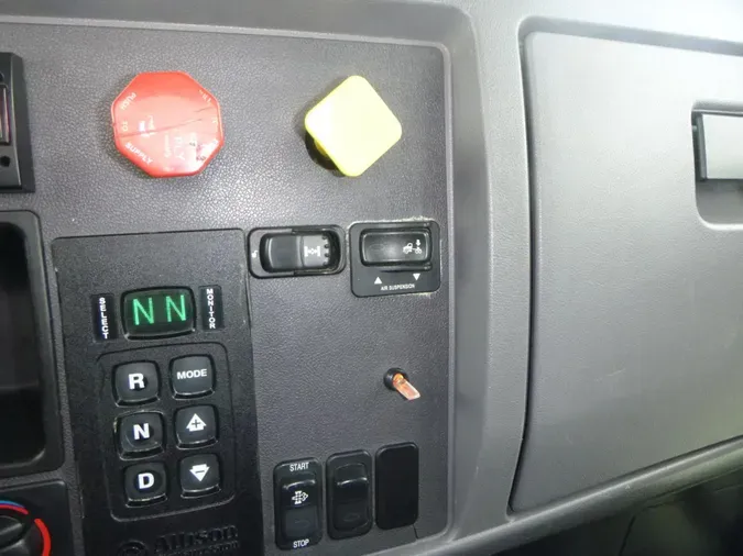 2018 Peterbilt 337