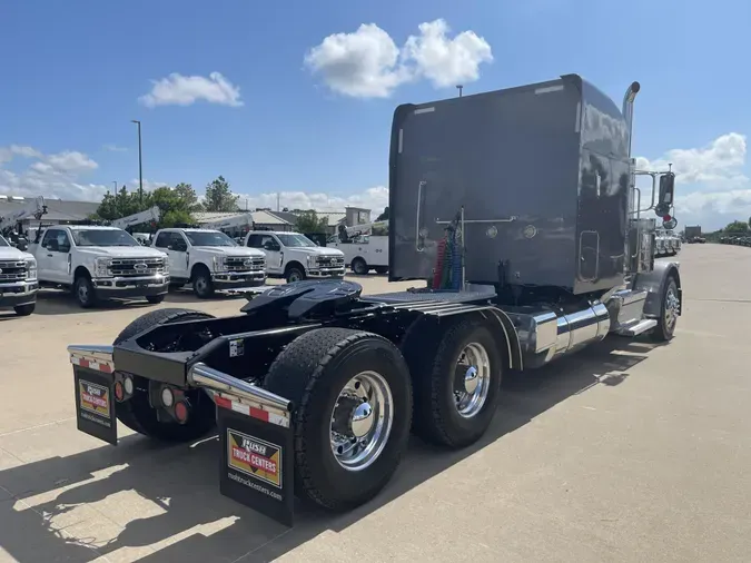 2019 Peterbilt 389