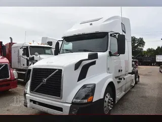 2015 VOLVO VNL64T670