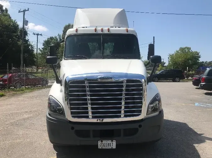 2016 Freightliner X12564ST