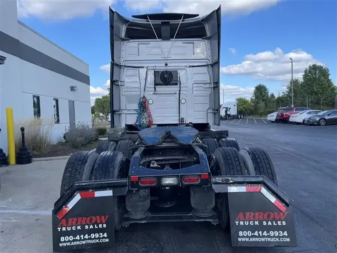 2018 VOLVO VNL730