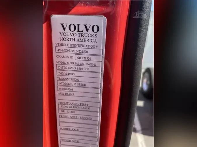 2020 VOLVO VNL64T760