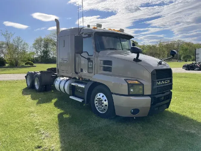 2020 MACK Anthem AN64T