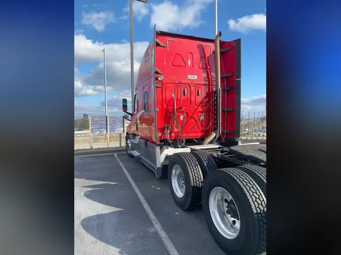 2020 FREIGHTLINER CASCADIA 126