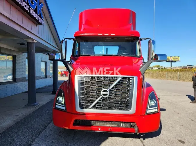 2019 VOLVO VNR64T300