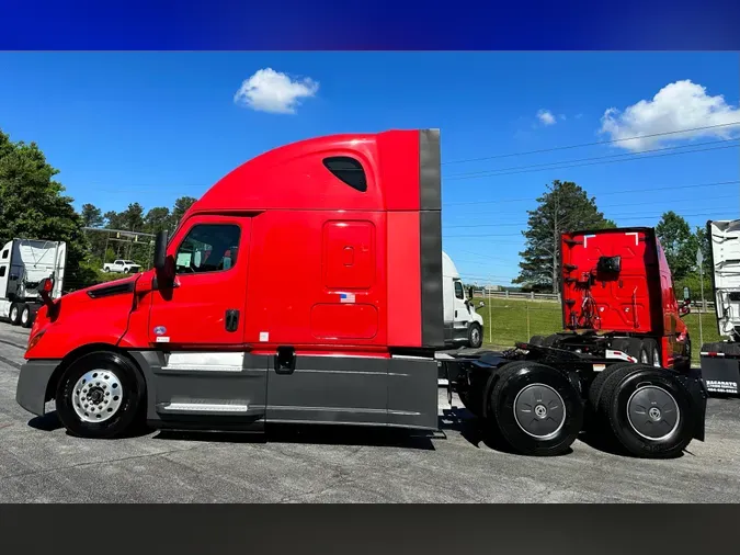 2020 Freightliner Cascadia 126