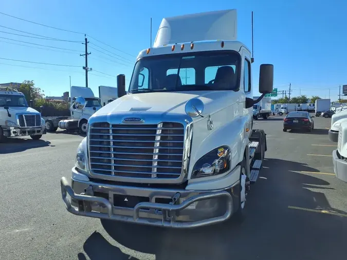 2019 FREIGHTLINER/MERCEDES CASCADIA 125bc18ea520df323cc3e1ef8a4da7cf093