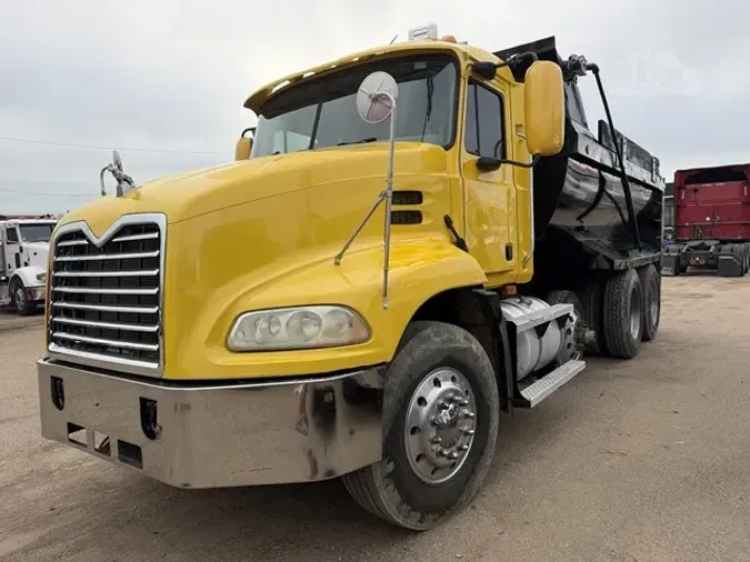 2001 MACK VISION CX613