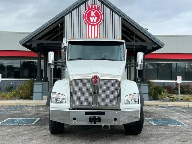 2025 Kenworth T880