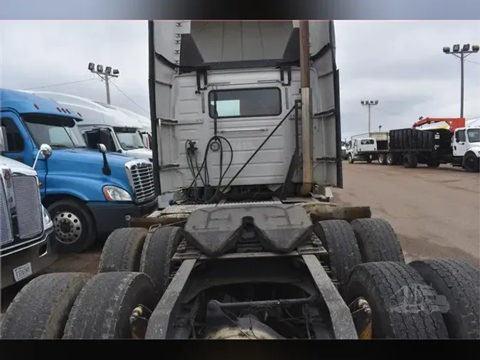 2016 VOLVO VNL64T300