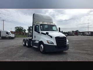 2020 Freightliner Cascadia 126