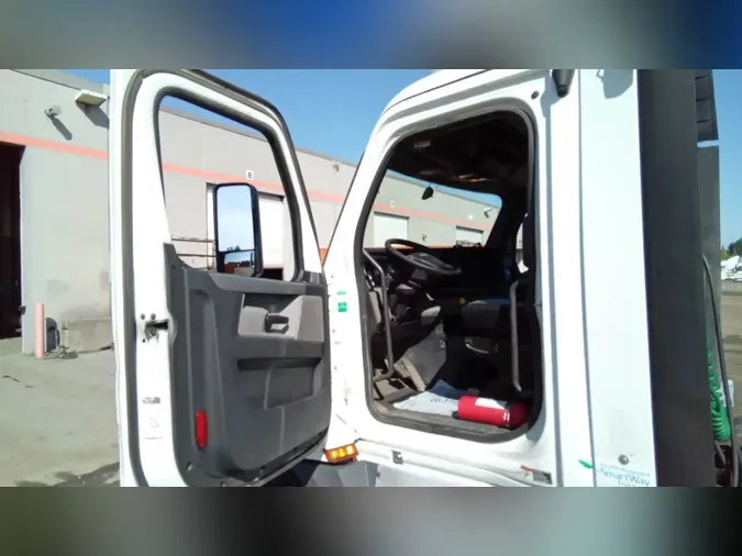 2020 Freightliner Cascadia 126