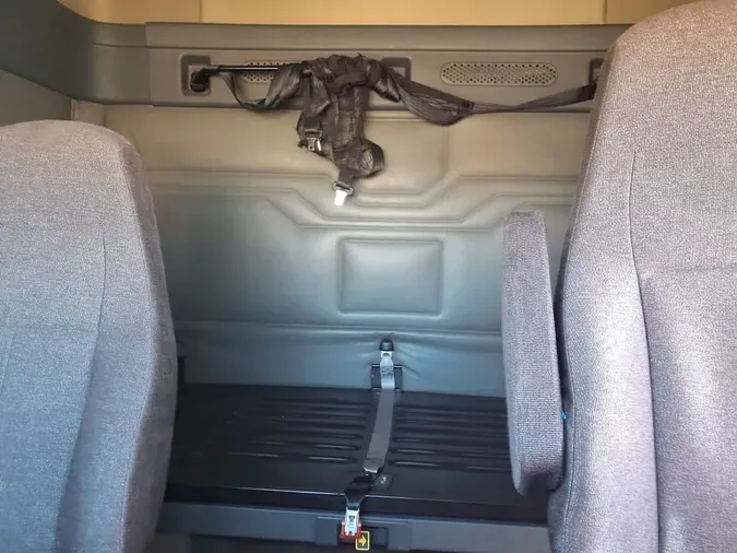 2020 FREIGHTLINER/MERCEDES CASCADIA 113" DAYCAB