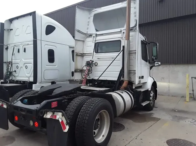 2019 VOLVO VNR42T 300