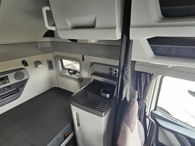 2026 VOLVO VNL64T860bc2b6c52a8e7392a726fa7a1d45a090a