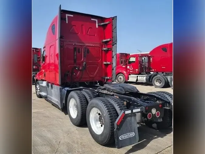 2020 FREIGHTLINER Cascadia 126