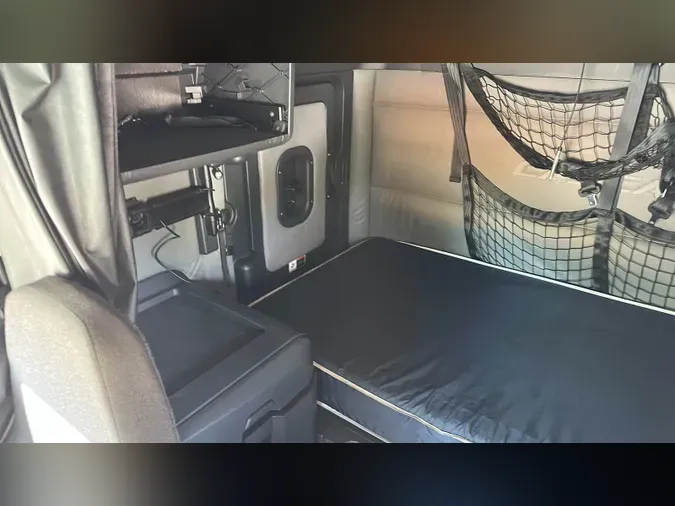 2021 Freightliner Cascadia 126