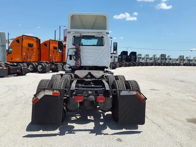 2019 NAVISTAR INTERNATIONAL LT625 DAYCAB T/A