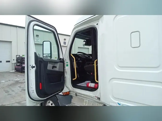 2022 Freightliner Cascadia 126