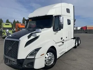 2023 VOLVO VNL64T760