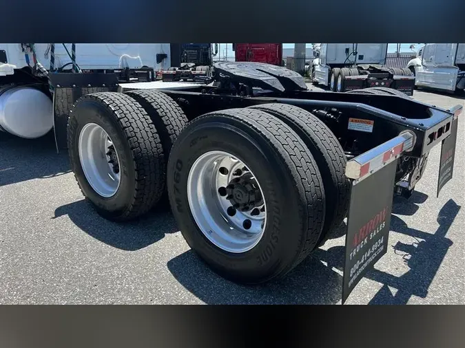 2019 FREIGHTLINER CA126