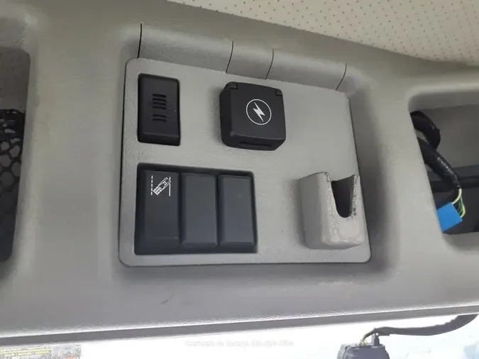 2020 VOLVO VNL64T-300