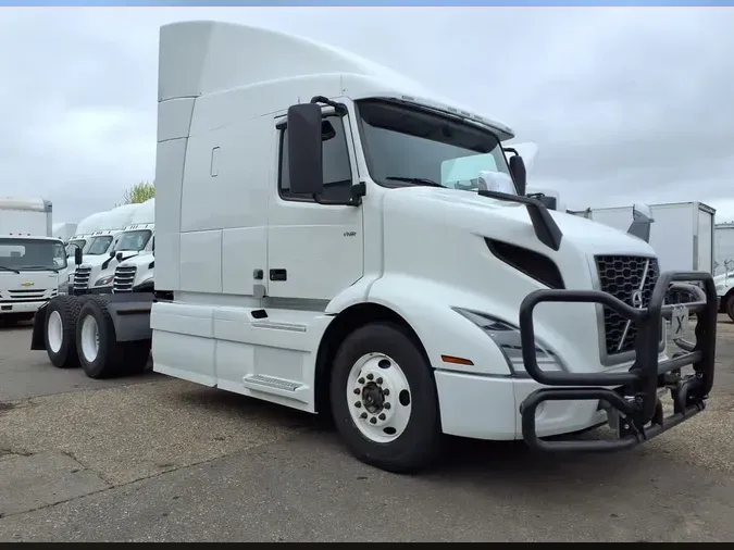 2020 VOLVO VNR64T-640
