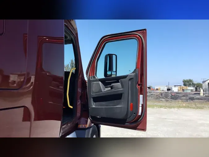 2023 Freightliner Cascadia 126bc4138a2f87e99cae12374233fe530d2