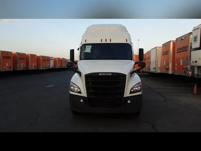 2021 Freightliner Cascadia 126
