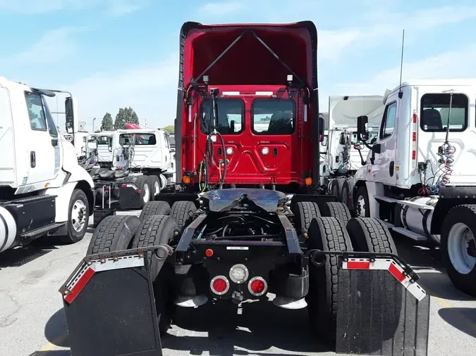 2020 FREIGHTLINER/MERCEDES CASCADIA 125