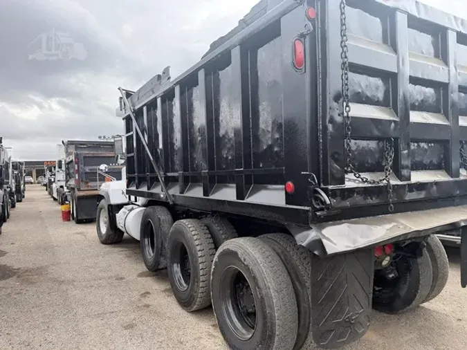 1997 MACK RD688S