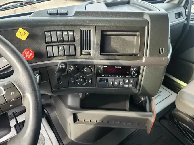 2023 VOLVO VNL64T760bc49cbfdf8fcc733603736eae9ed5400