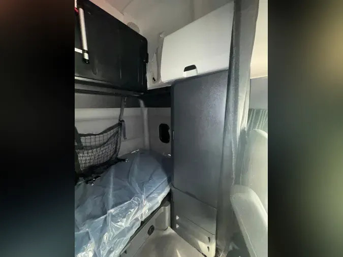 2022 FREIGHTLINER Cascadia 126