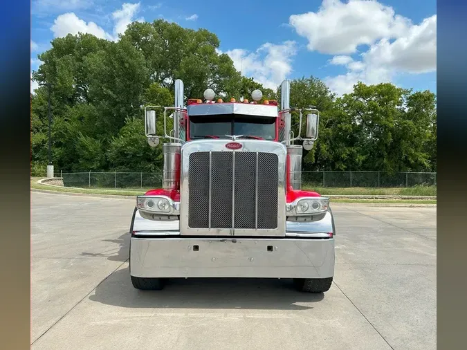 2017 PETERBILT 389