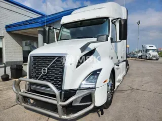 2022 VOLVO VNL64T740