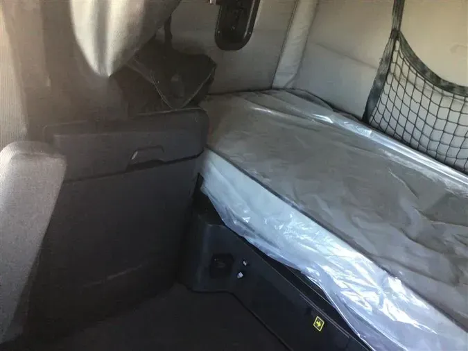 2021 FREIGHTLINER CA126