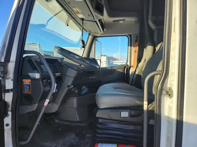 2022 VOLVO VNL64T760