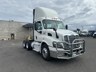 2018 Freightliner X11364ST