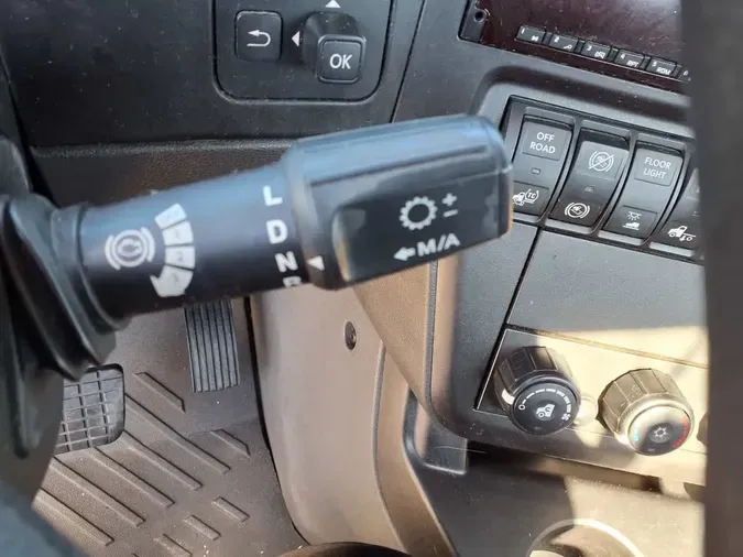 2019 NAVISTAR INTERNATIONAL RH613 DAYCAB S/A