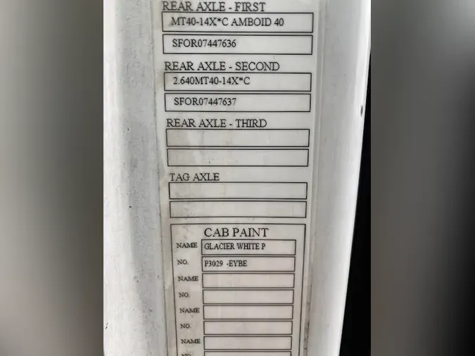 2023 Volvo VNR64T400