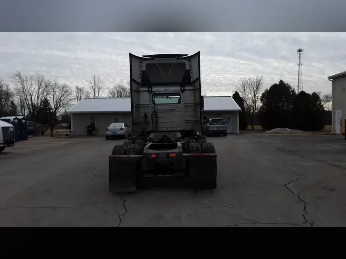 2018 Volvo VNL300