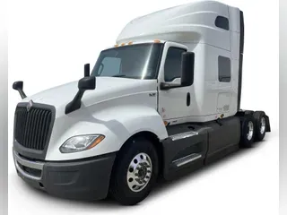 2022 International LT625